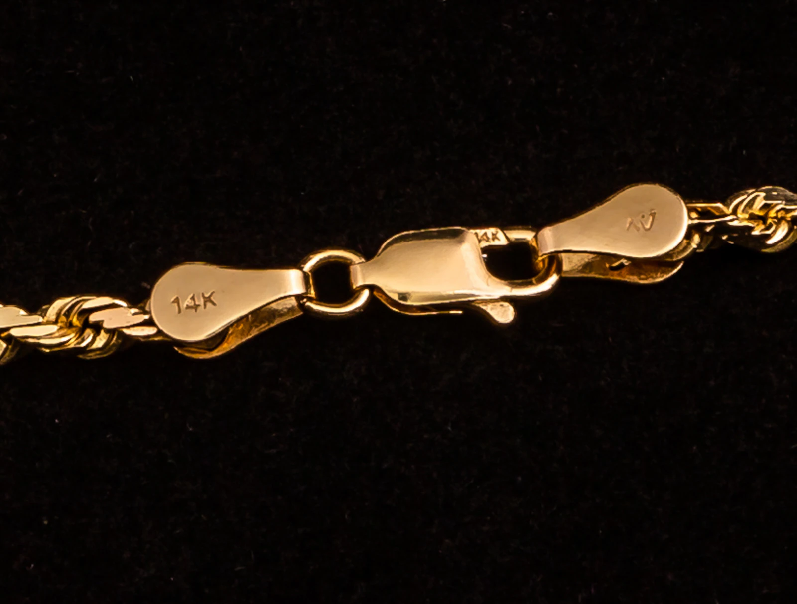 14K gold clasp with karat stamp