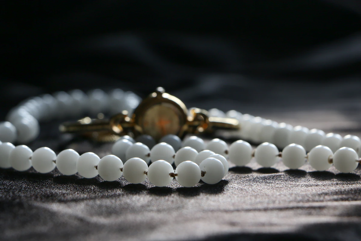 Antique Jewelry Dating Guide: Construction, Clasps, Metals, and Stone Cuts Through the Ages
