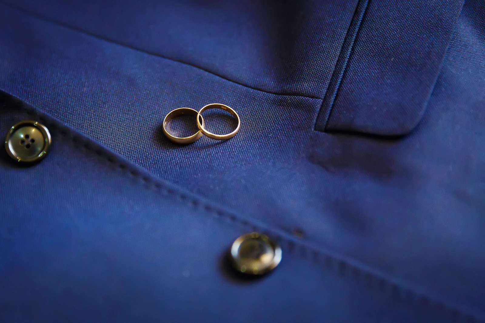 Gold wedding rings